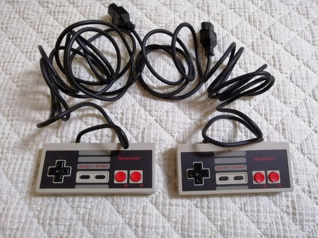 Mandos Nintendo Ententaiment System