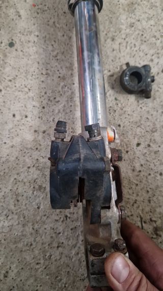 Pinza de freno delantera moto fantic.