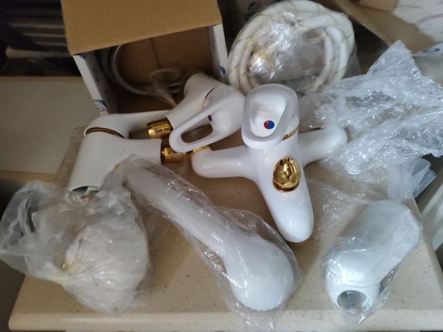 Juego tres grifos blanco oro