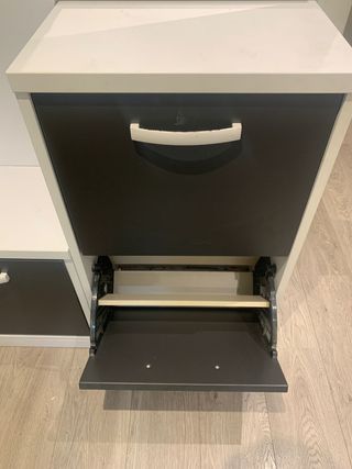 Recibidor con zapateros y espejo