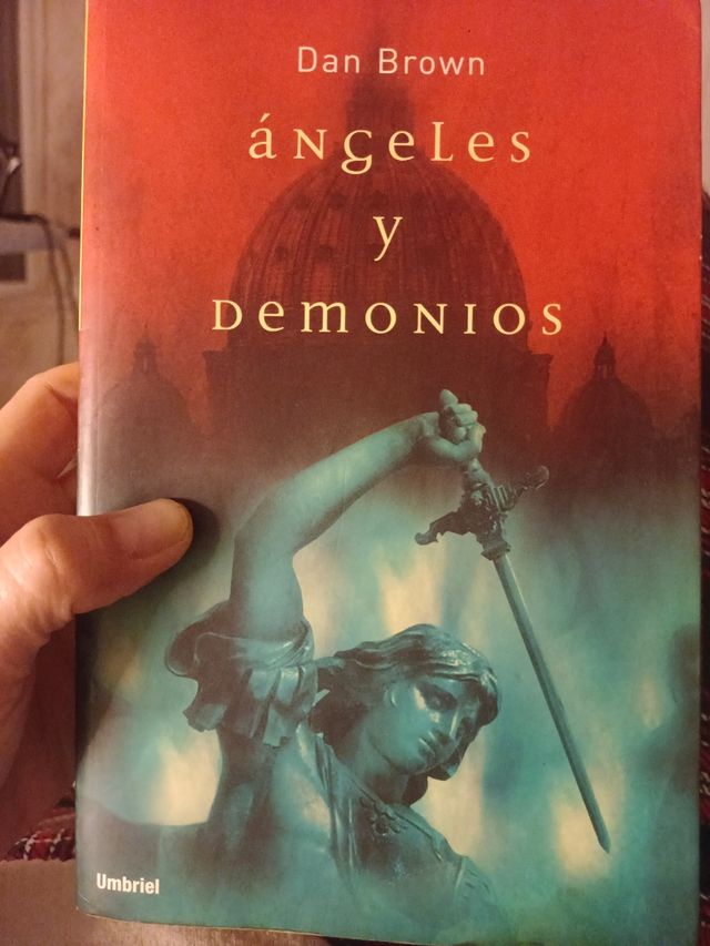 Angeles y Demonios / Angels and Demons (Spanish Edition)