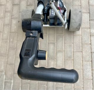 Carrito electico PowaKaddy funcionando.