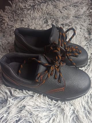 Zapatos de trabajo sin estrenar