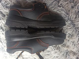 Zapatos de trabajo sin estrenar