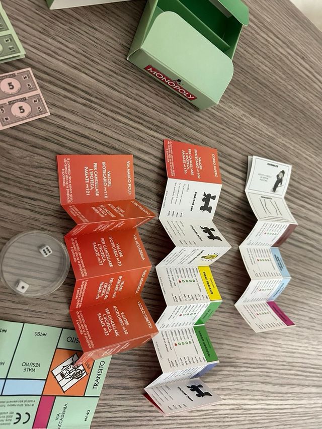 MONOPOLY Hasbro tascabile