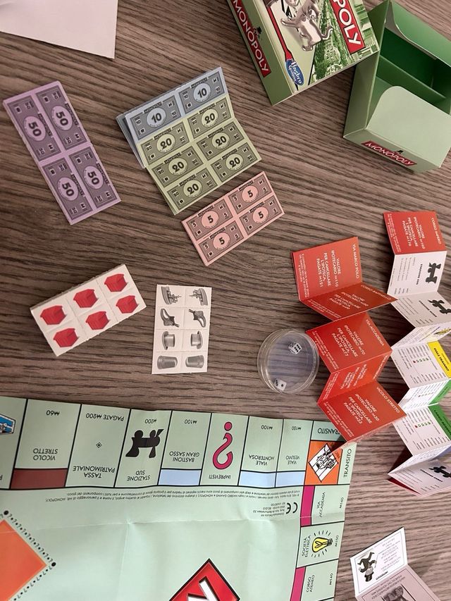 MONOPOLY Hasbro tascabile
