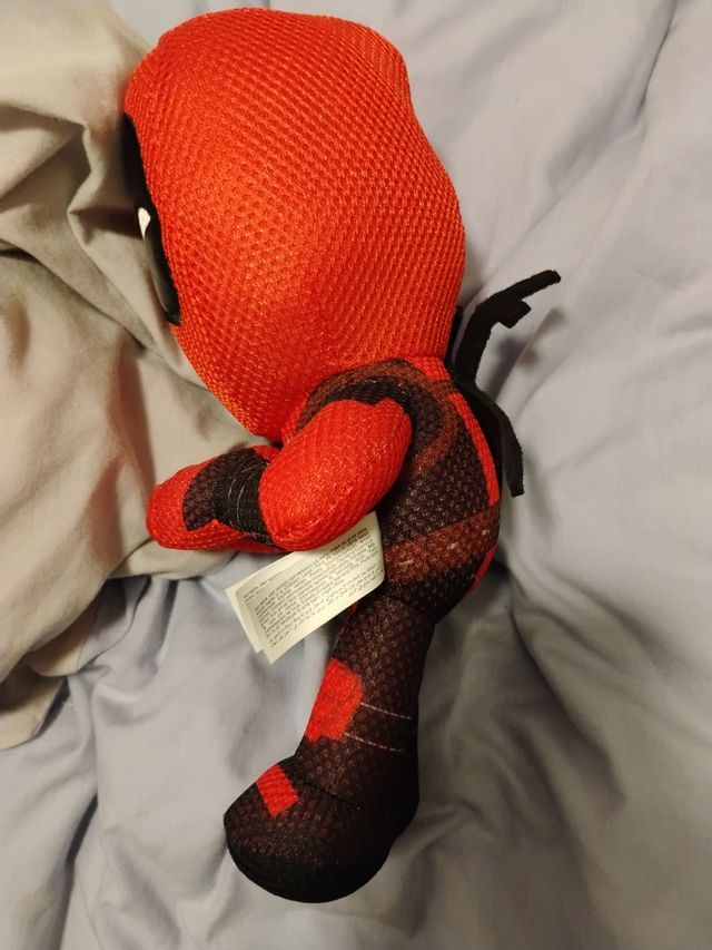 Un muñeco de deatpool