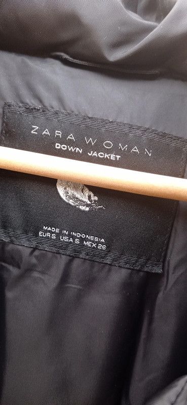 Plumífero negro Zara