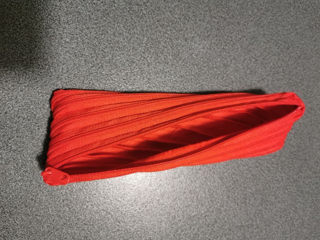 Astuccio cerniera rosso