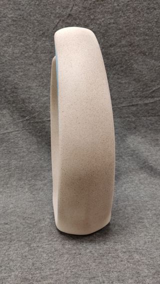 Escultura de cerámica texturada