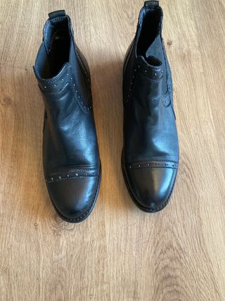 Botines negros de piel