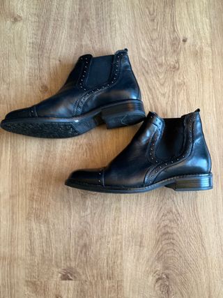 Botines negros de piel