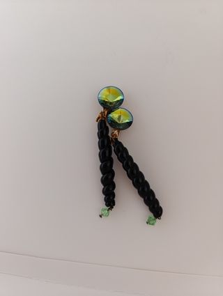 Antiguos pendientes largos de azabache
