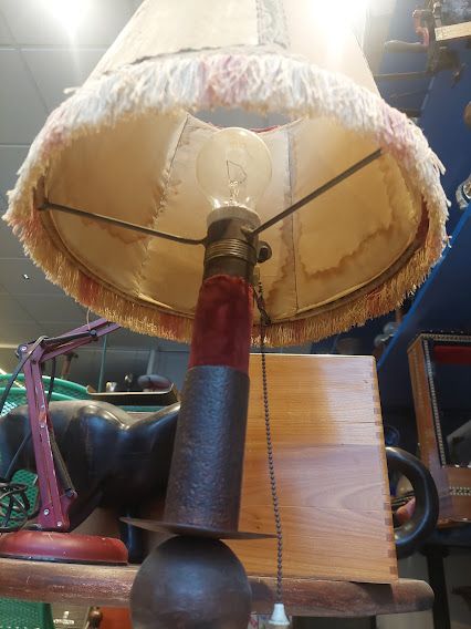 Lampara de sobremesa de hierro de los años 60