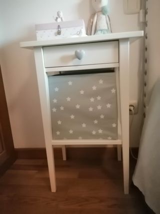 Mesinha de cabeceira