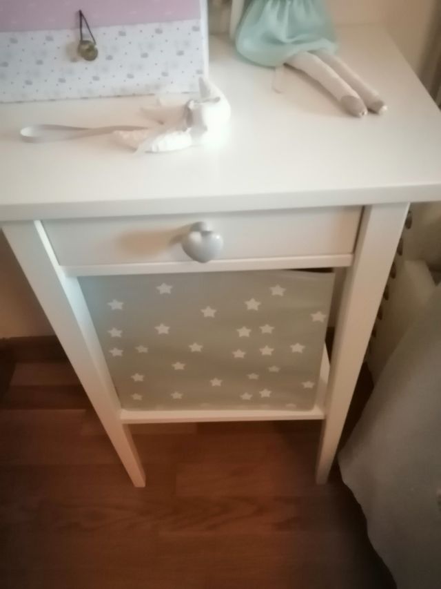 Mesinha de cabeceira