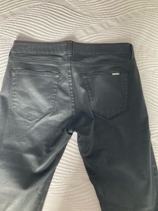 Pantalon negro encerado