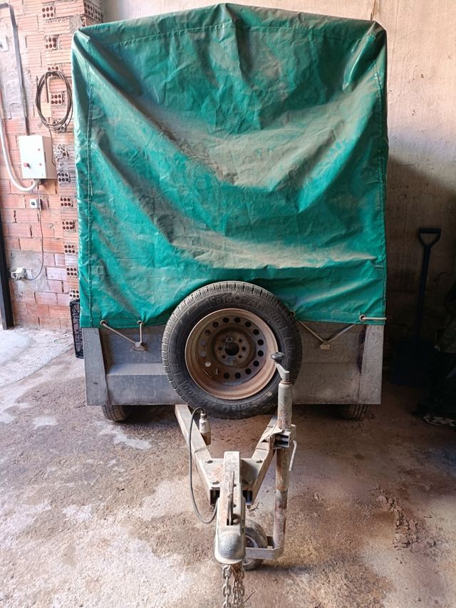 Remolque con toldo