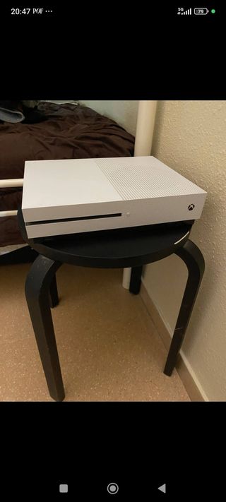 Xbox one con dos mandos,10 juegos y auriculares.