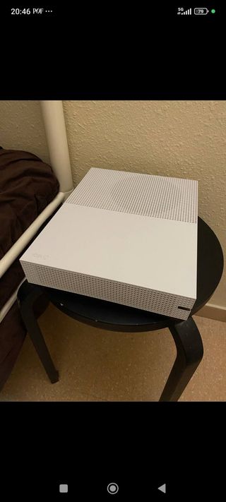 Xbox one con dos mandos,10 juegos y auriculares.