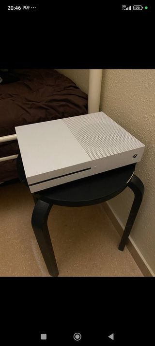 Xbox one con dos mandos,10 juegos y auriculares.
