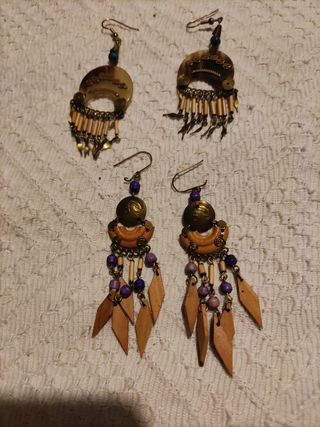 Dos pares antiguos pendientes