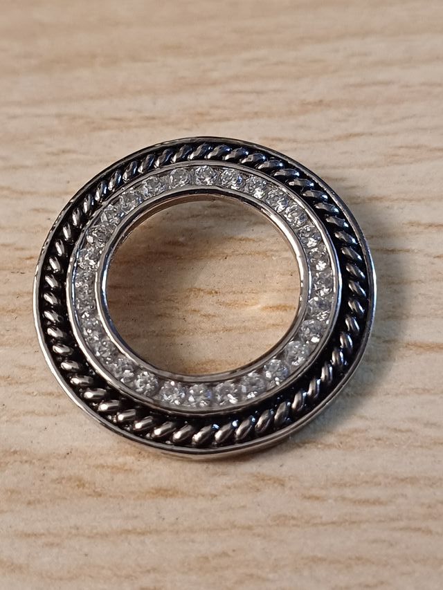 Colgante circular de plata con circonitas