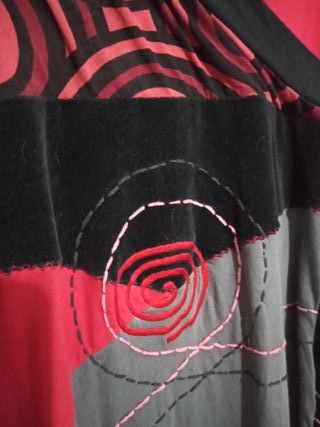 Vestido corto estilo desigual. Talla s.