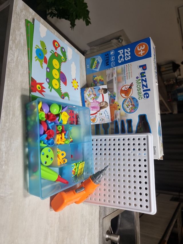 Juego puzzle tornillos mosaico