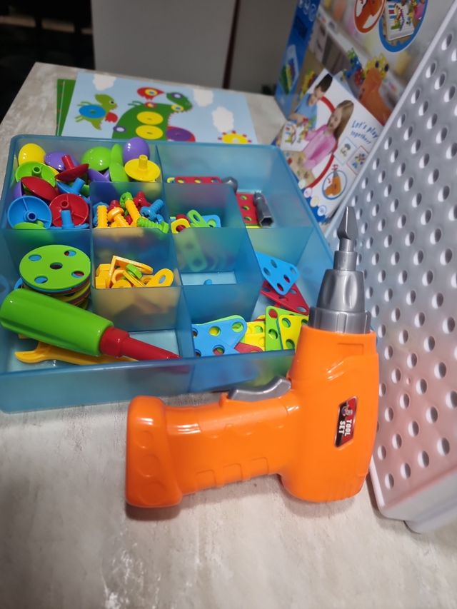 Juego puzzle tornillos mosaico