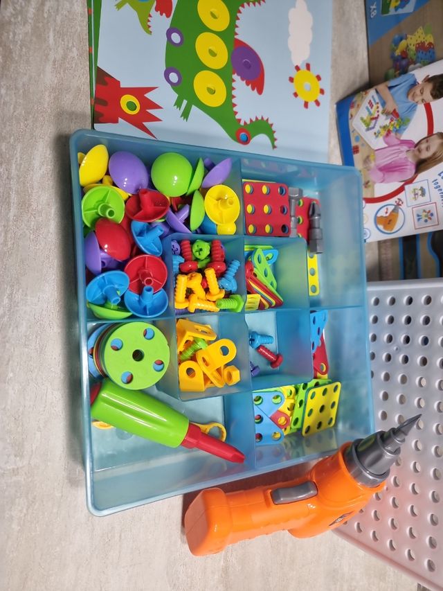 Juego puzzle tornillos mosaico