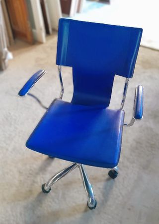 Silla de oficina azul de polipiel
