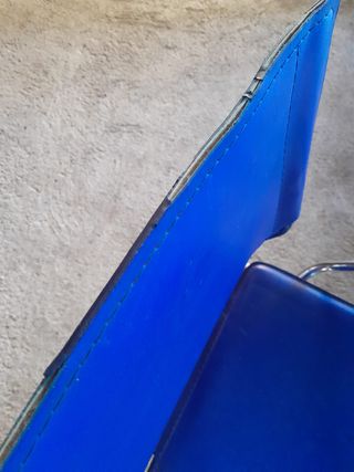 Silla de oficina azul de polipiel
