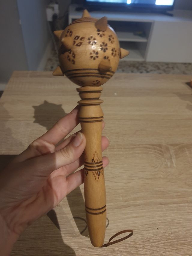 Maza medieval de madera