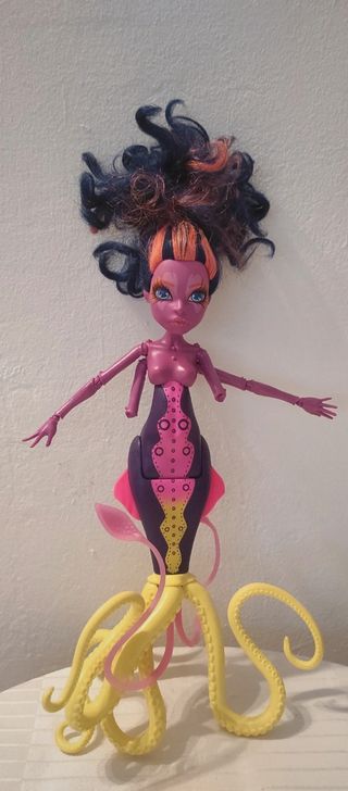 Varias Muñecas