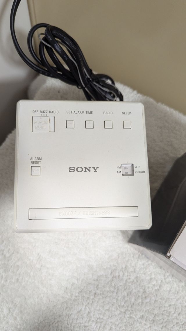 Radio Reloj Despertador Sony Blanco