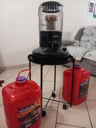 Stufa toyotomi con 2 taniche di combustibile 