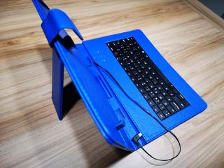 Funda tablet con teclado