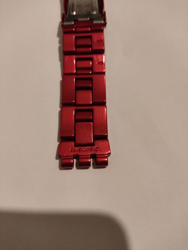 Cadena para reloj marca Swatch.