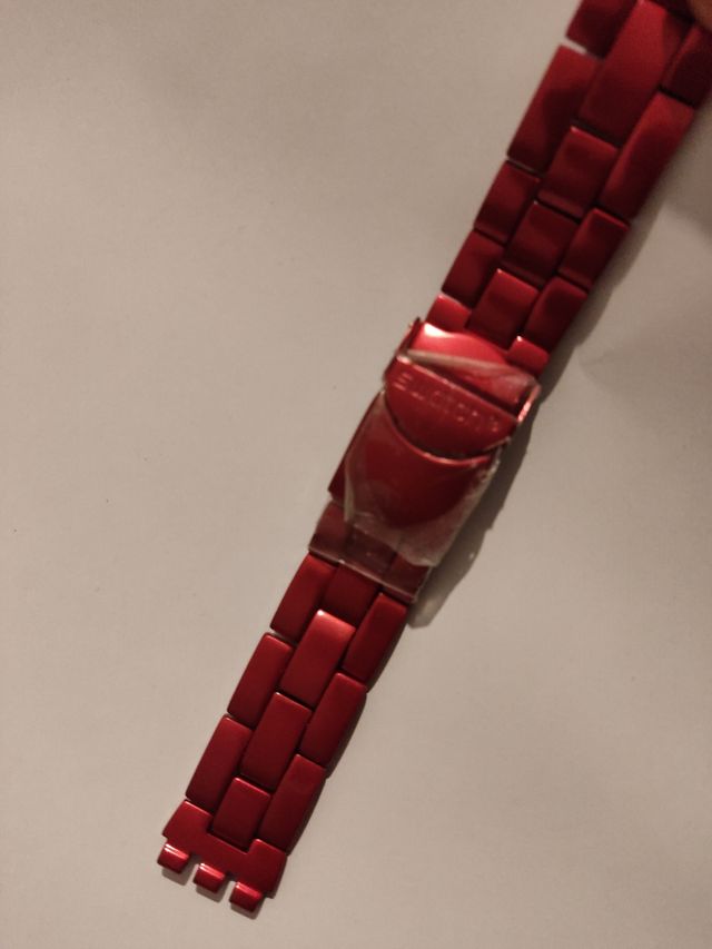 Cadena para reloj marca Swatch.