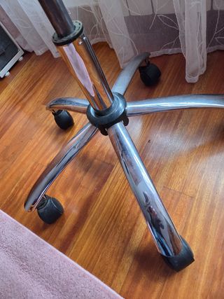 Mesa de estudio y silla de cuero