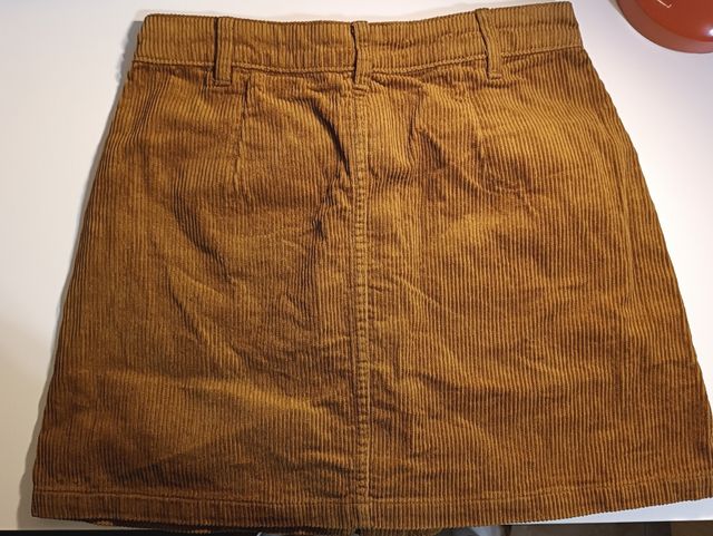 Falda abotonada de pana