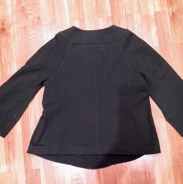 Preciosa chaqueta o sobrecamisa