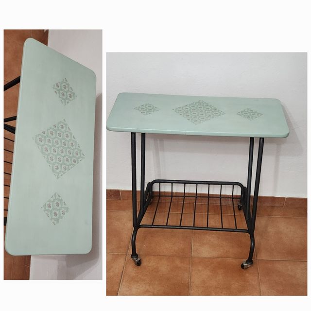 Mesa tele entrada auxiliar vintage Rosa y azul