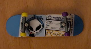 2 Finger Skate