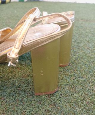 Zapatos dorados