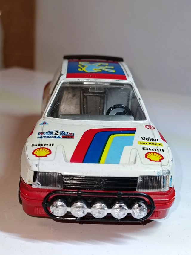 PEUGEOT 205 TURBO 1/24 BURAGO