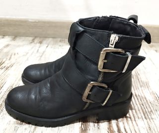 Botines piel Zara.