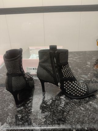 Botin de mujer con tachuelas