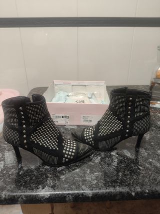 Botin de mujer con tachuelas
